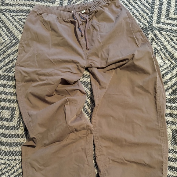 Aritzia Pants - Aritzia TNA pants